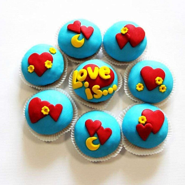 Капкейки "Love is..." купить - нефтеюганск.сладкоежкин.рф